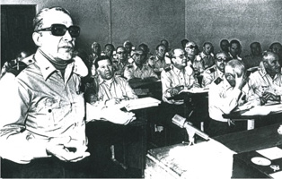 Marinheiros da revolta de 1936 reademitidos nos quadros da Marinha ap&oacute;s o 25 de Abril de 1974