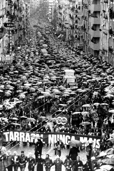 Foto - Lisboa &ndash; Funeral da traslada&ccedil;&atilde;o dos mortos em Fev. 1978, da SNBA para o Memorial no Cemit&eacute;rio do Alto de S.Jo&atilde;o