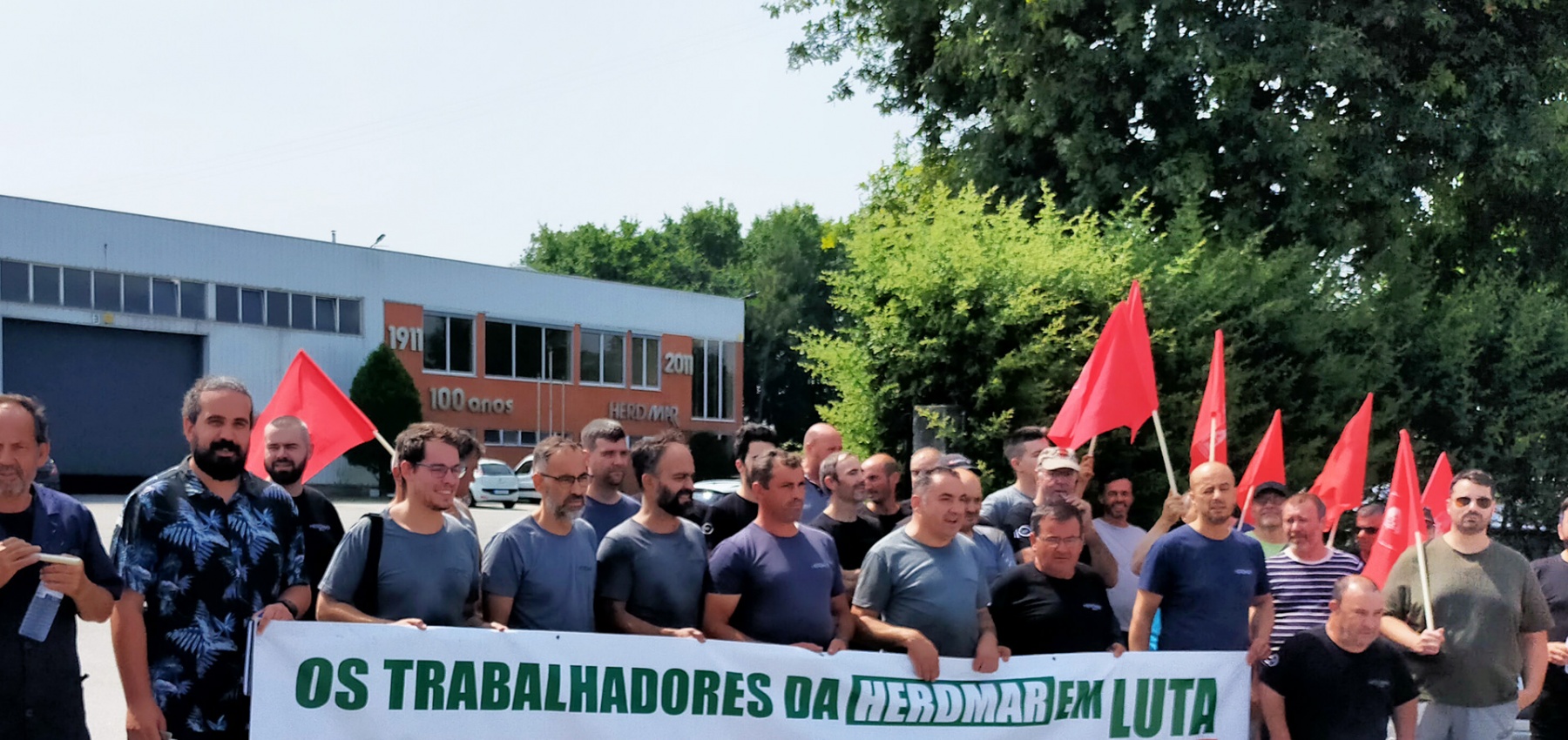 Agravamento das condições de vida, no combate às desigualdades e injustiças sociais, e na degradação do acesso a serviços públicos que asseguram o cumprimento de direitos fundamentais