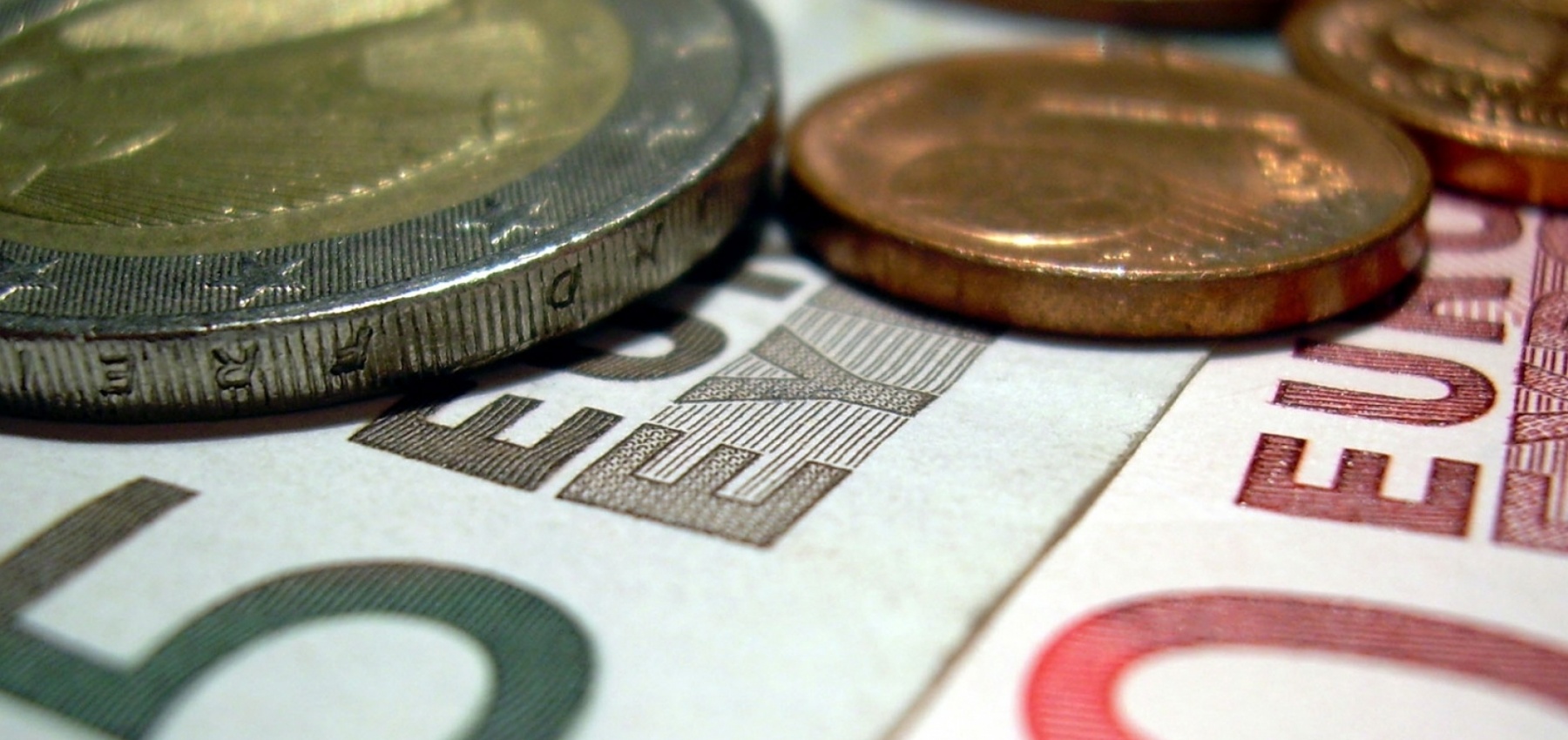 O Euro e a União Económica e Monetária. Constrangimentos e Rupturas