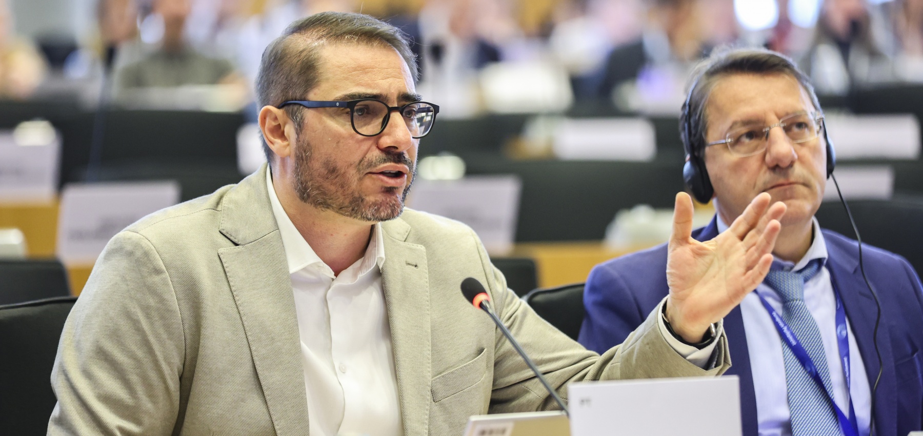 Colocar no centro da discussão os problemas concretos das políticas da UE e as políticas necessárias para responder às necessidades do povo e do país