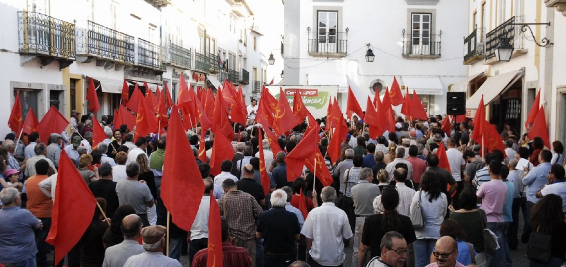 Desfile em Évora com o PCP na rua contra as injustiças e o desastre económico e social