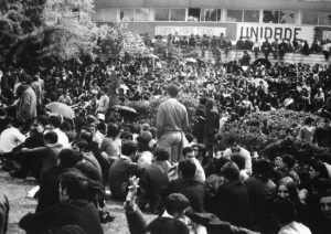 Plenário nos jardins da Associação Académica de Coimbra, em 1962