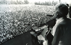 Comício do PCP onde intervém Álvaro Cunhal, em Beja, a 20 de Abril de 1975
