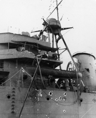 Estragos causados ao contratorpedeiro Dão pelas forças repressivas