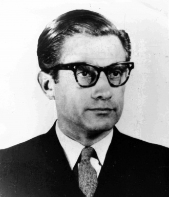 Disfarce usado por Álvaro Cunhal após a fuga de Peniche, altura em que é eleito Secretário-Geral do Partido