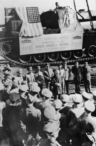 É o imperialismo que arma o regime fascista