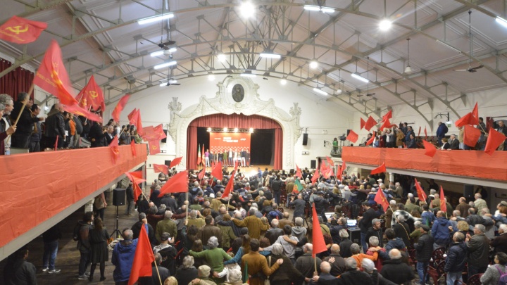 «The vote of each one of us is worth as much as that of a bank shareholder, but it will be worth much more if it is not given to parties that guarantee the banks’ millions at the expense of the workers and the people»