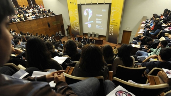 Programa Erasmus+, aumento especulativo dos custos de arrendamento e a necessidade de aumentar a rede de residências