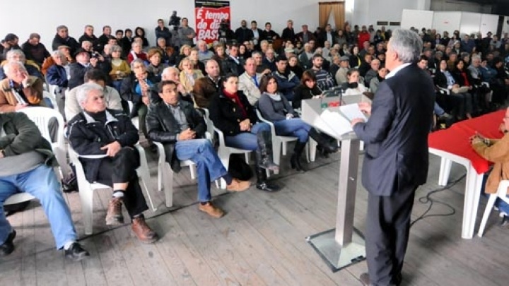 O PCP assinalou a conquista das oito horas nos campos do sul