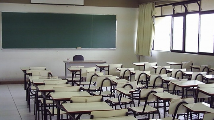 Recomenda ao Governo a Suspensão da Reorganização Curricular