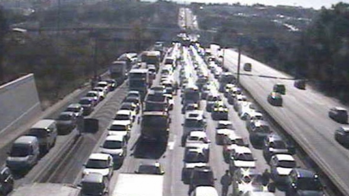 Milhares no «Buzinão» pela abolição das portagens na Ponte 25 de Abril