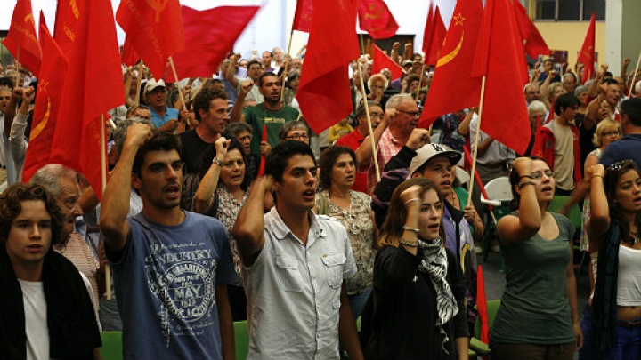 Reforçar e intensificar a luta contra a ofensiva em curso