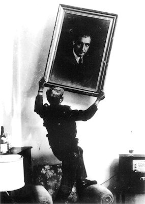 Apeada a foto de Salazar