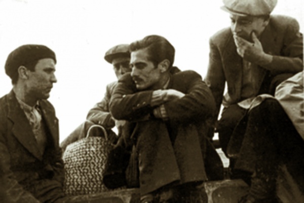 Com Dias Lourenco num Barco no Tejo, anos 40