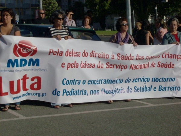 Concentração das populações contra o encerramento das Urgências Pediátricas do Barreiro e Setúbal