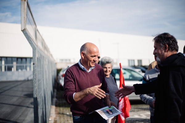 Contacto com trabalhadores da Faurecia