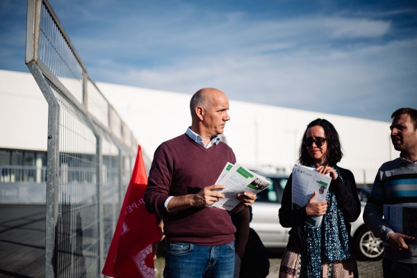 Contacto com trabalhadores da Faurecia