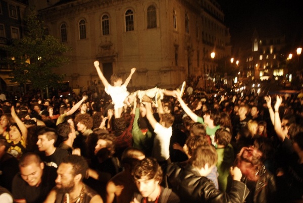 No âmbito do 9º Congresso da JCP realizou-se, em Lisboa, um desfile que culminou num concerto, no Largo Camões, onde participar