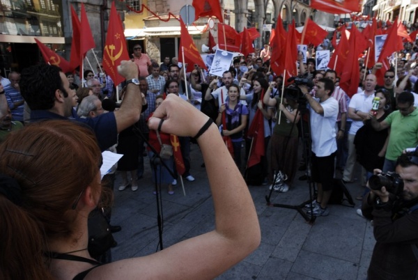 Desfile no Porto "Contra as injustiças e o desastre económico e social"