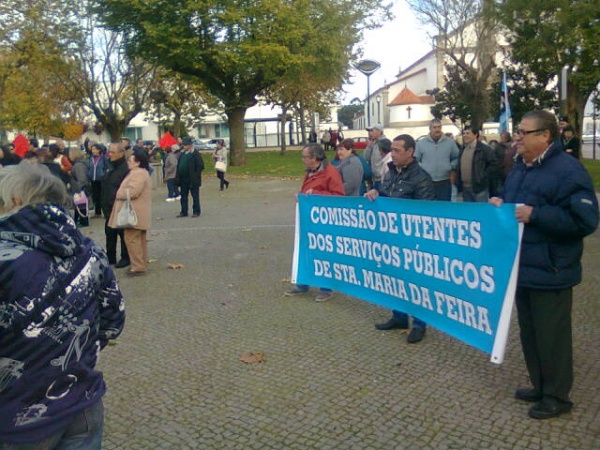 Concentração em defesa dos serviços públicos na freguesia de Paços de Brandão - Santa Maria da Feira