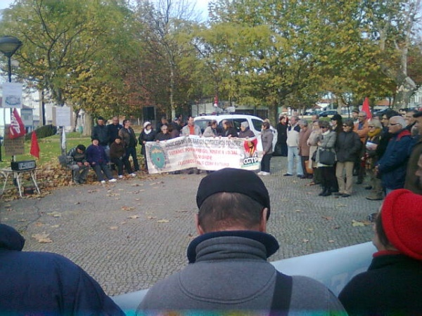 Concentração em defesa dos serviços públicos na freguesia de Paços de Brandão - Santa Maria da Feira