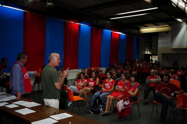 Arménio Carlos fala aos piquetes de greve