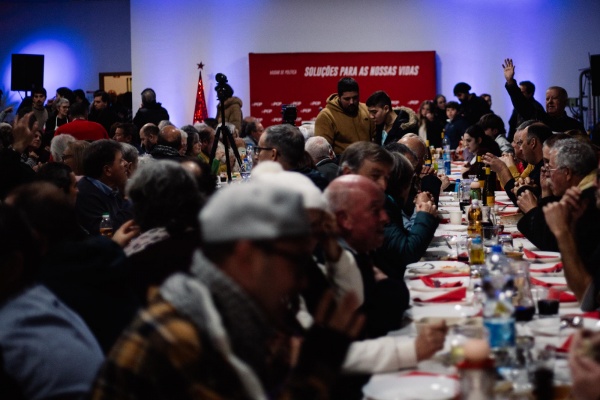 Jantar de fim de ano «É hora de mudar e política» em Braga