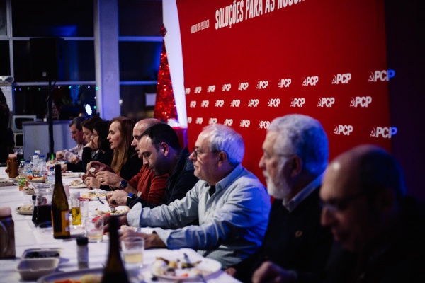 Jantar de fim de ano «É hora de mudar e política» em Braga