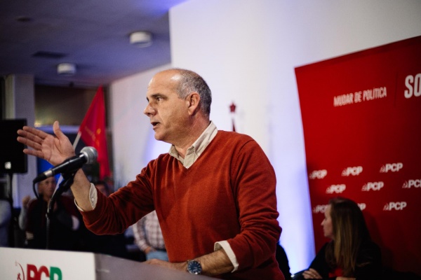 Jantar de fim de ano «É hora de mudar e política» em Braga