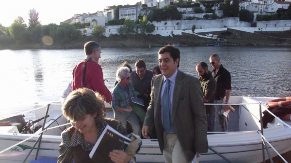 Travessia do rio de barco