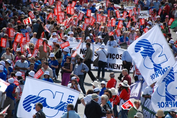 Mais de 300 mil contra a política de direita