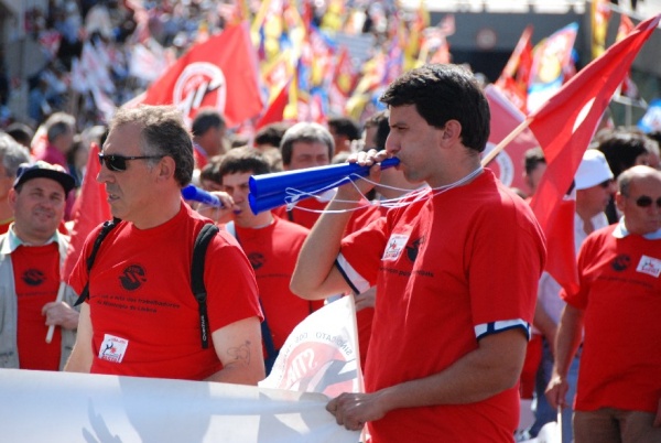 Mais de 300 mil contra a política de direita