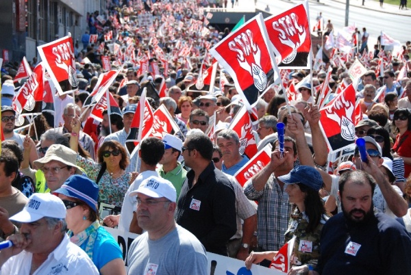 Mais de 300 mil contra a política de direita