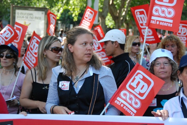 Mais de 300 mil contra a política de direita
