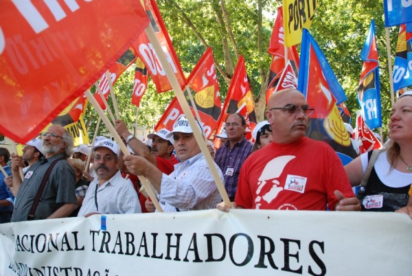 Mais de 300 mil contra a política de direita