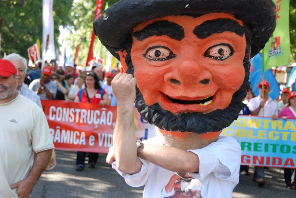 Mais de 300 mil contra a política de direita