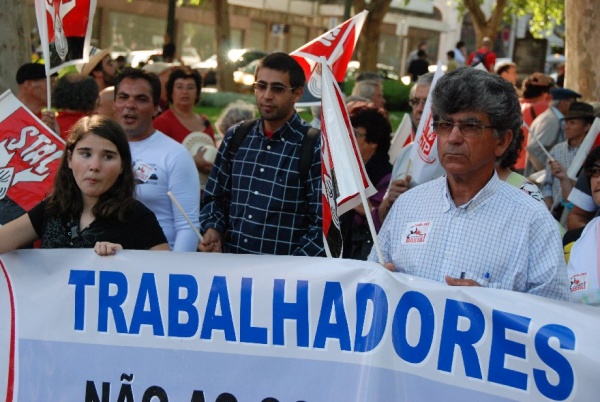 Mais de 300 mil contra a política de direita