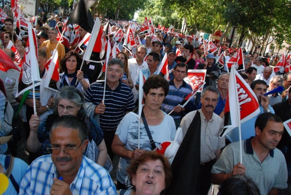 Mais de 300 mil contra a política de direita