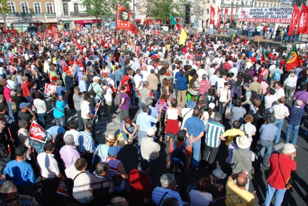 Mais de 300 mil contra a política de direita