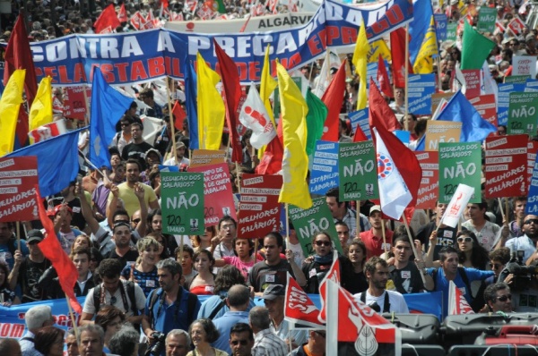 Mais de 300 mil contra a política de direita