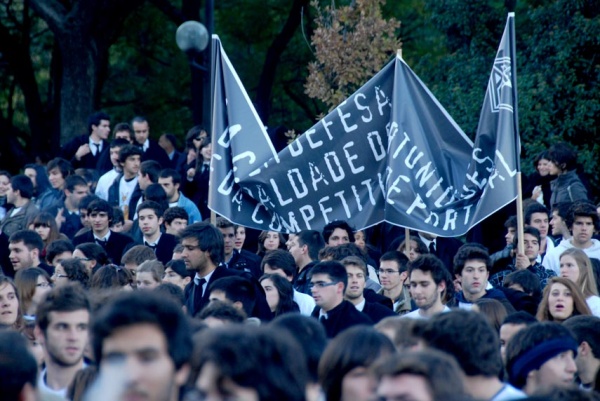 Mais de 7000 estudantes do ensino superior manifestam-se em Lisboa