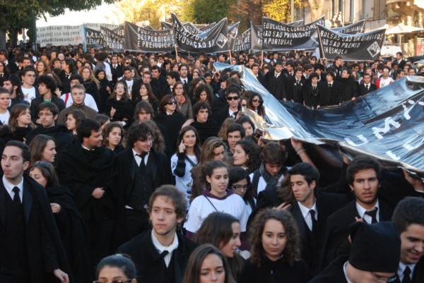 Mais de 7000 estudantes do ensino superior manifestam-se em Lisboa
