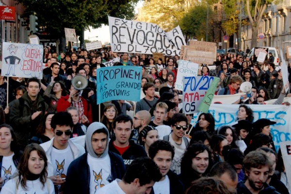Mais de 7000 estudantes do ensino superior manifestam-se em Lisboa