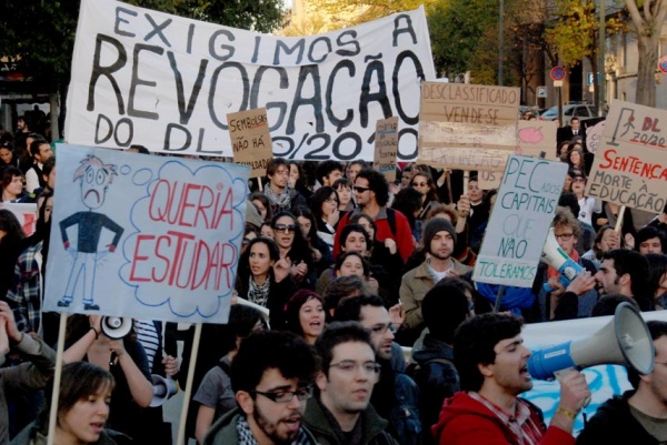 Mais de 7000 estudantes do ensino superior manifestam-se em Lisboa