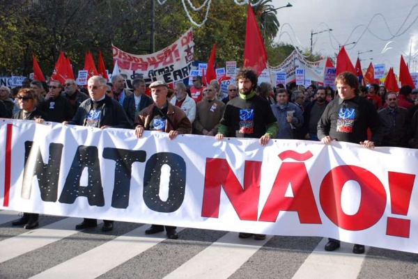 Manifestação da campanha «Paz Sim, NATO Não»