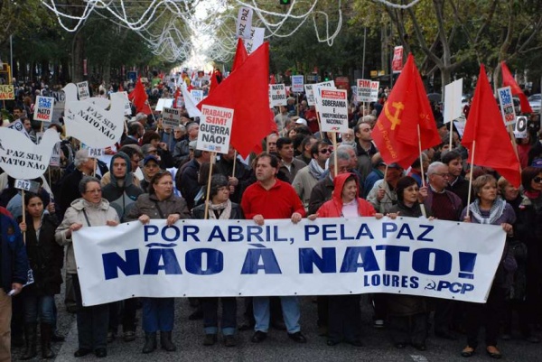 Manifestação da campanha «Paz Sim, NATO Não»