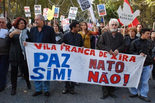 Manifestação da campanha «Paz Sim, NATO Não»