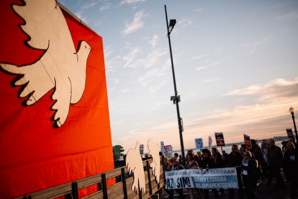 Manifestação «É Urgente pôr Fim à Guerra. Todos juntos pela Paz!»
