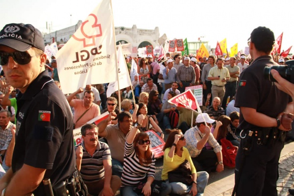 Milhares de trabalhadores da Função Pública em luta contra políticas de agressão e roubo